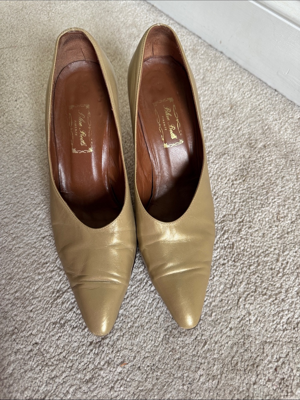 Vintage Pointed Toe Leather Pumps in Olive
